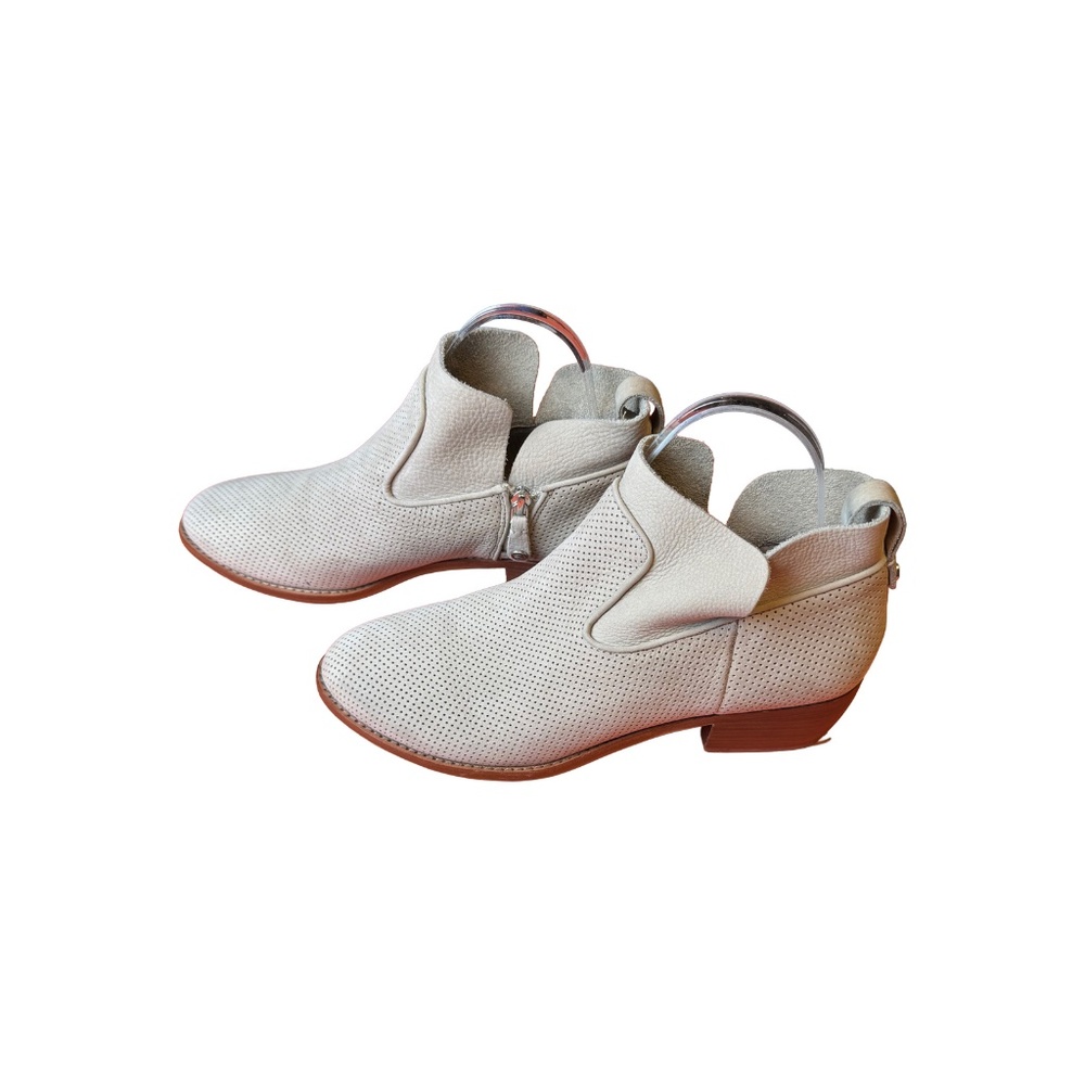 NURTURE Suede Ankle Boot‎ By Lamaze